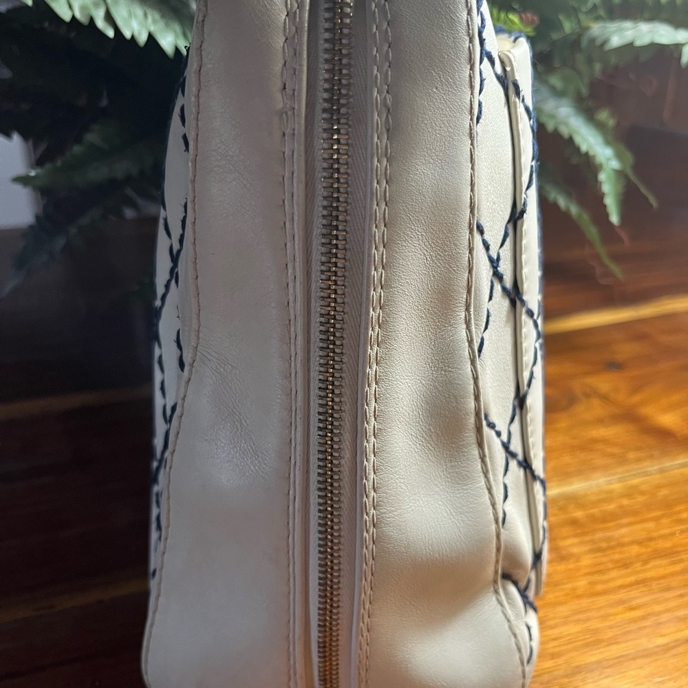 Vintage Chanel off Cream Leather Tote Bag - Picture 5 of 16